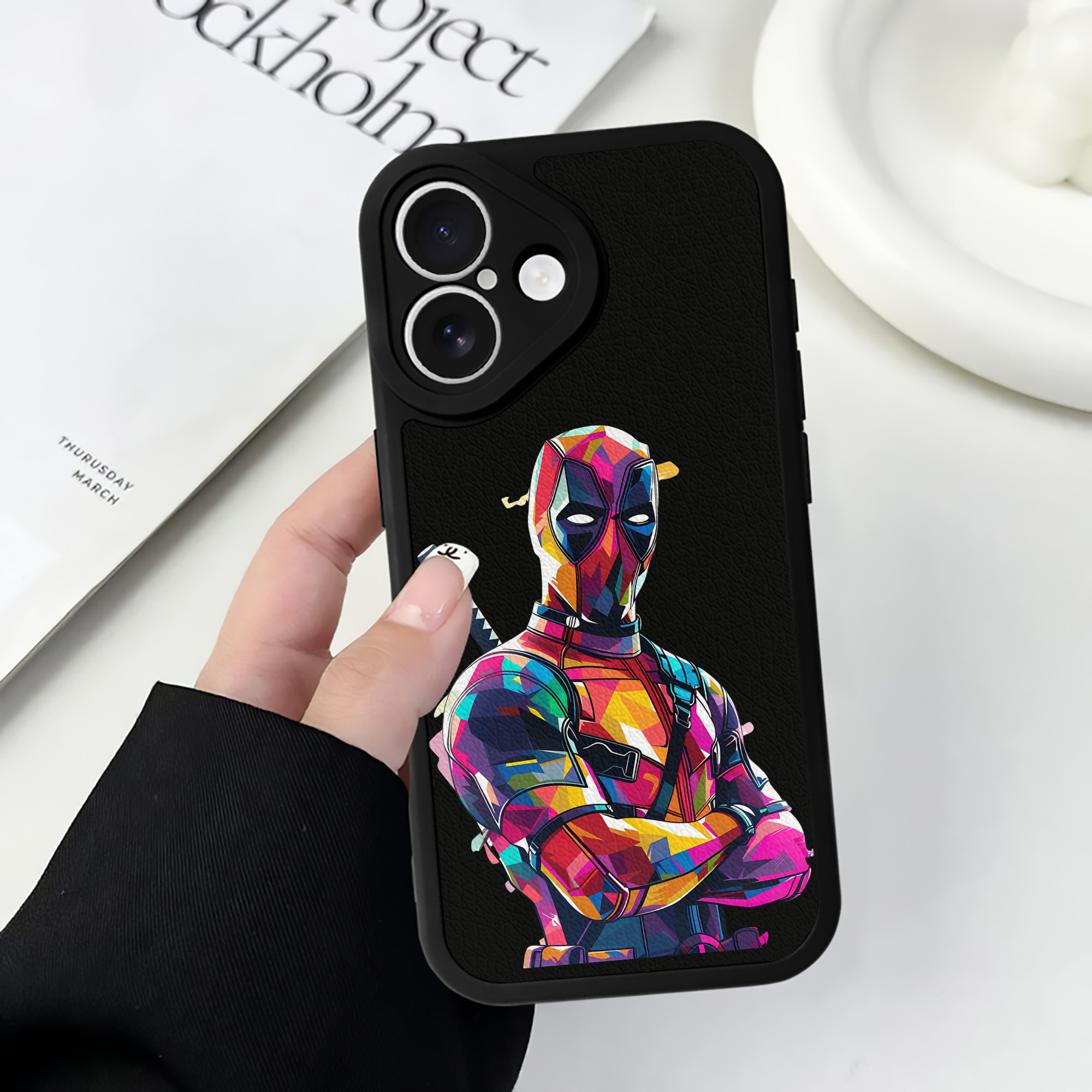 （画像用） Deadpool デッドプール 【iPhone 16シリーズ対応】シリコンスマホケース（レザー調） 材質：シリコン